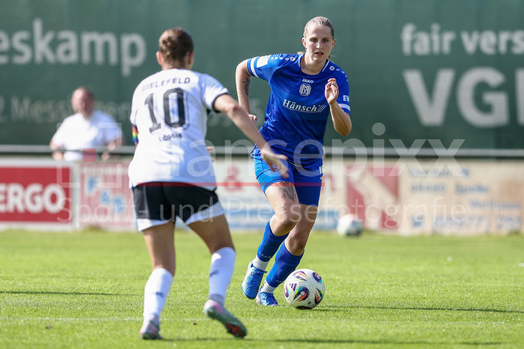 Fussball, Testspiel Frauen, SV Meppen - DSC Arminia Bielefeld | Lara Hohm (SV Meppen, 16) am Ball, Einzelbild, Ganzkörper, Aktion, Action, Spielszene