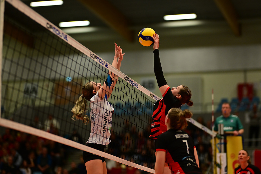 Volleyball I Frauen I Saison 2025-2026 I Bundesliga I Hauptrunde I ETV Hamburger Volksbank Volleys - Skurios Volleys Borken | Der Sportfotograf. - Realisiert mit Pictrs.com