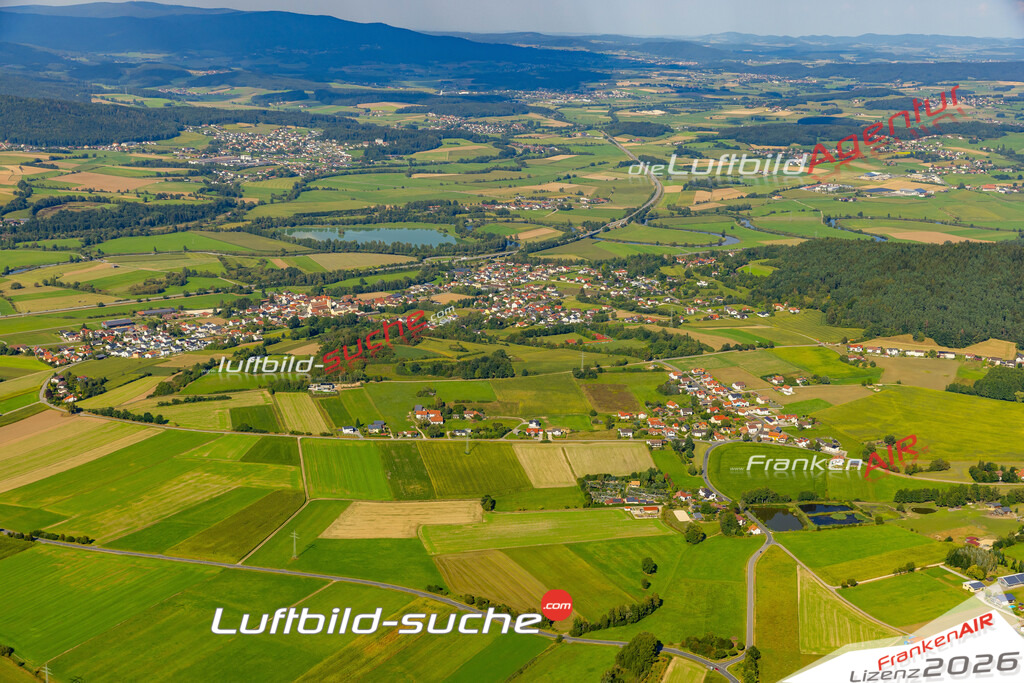 Das Luftbild zeigt : Chammünster Cham - Die Luftaufnahme wurde 2024 vom UL-Flugzeug aus erstellt ( keine Drohne ) - Hochauflösende Luftaufnahme - Für grossformatige Ausdrucke geeignet. Die Geschenkidee !Mit Lizenz und Bildrechte bestellbar