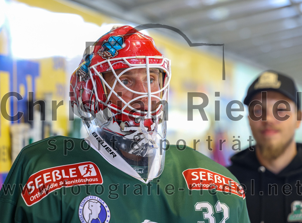 2023-09-10_008_TSV_Erding_gegen_EHC_Klostersee | Erding, Deutschland, 10.09.2023:
Eishockey, Bayernliga 2023 / 2024, Testspiel, TSV Erding gegen EHC Klostersee, Endergebnis: 10:1

Torwart Dimitri Pätzold (Erding Gladiators, #32)

Foto: Christian Riedel / fotografie-riedel.net