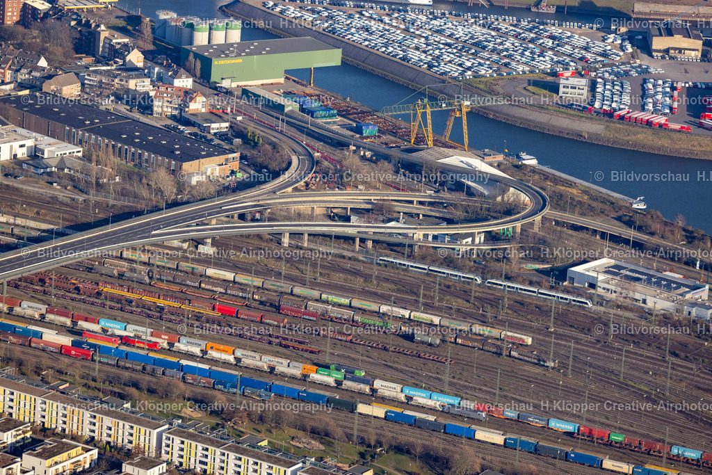 Luftbild Neuss-9001 | Luftbildfotografie Schienen- und Gleisstrecken auf den Abstellgleisen und Rangierstrecken des Rangierbahnhofes und Güterbahnhof an der Brücke an der Fesserstraße in Neuss im Bundesland Nordrhein-Westfalen, Deutschland - Realized with Pictrs.com