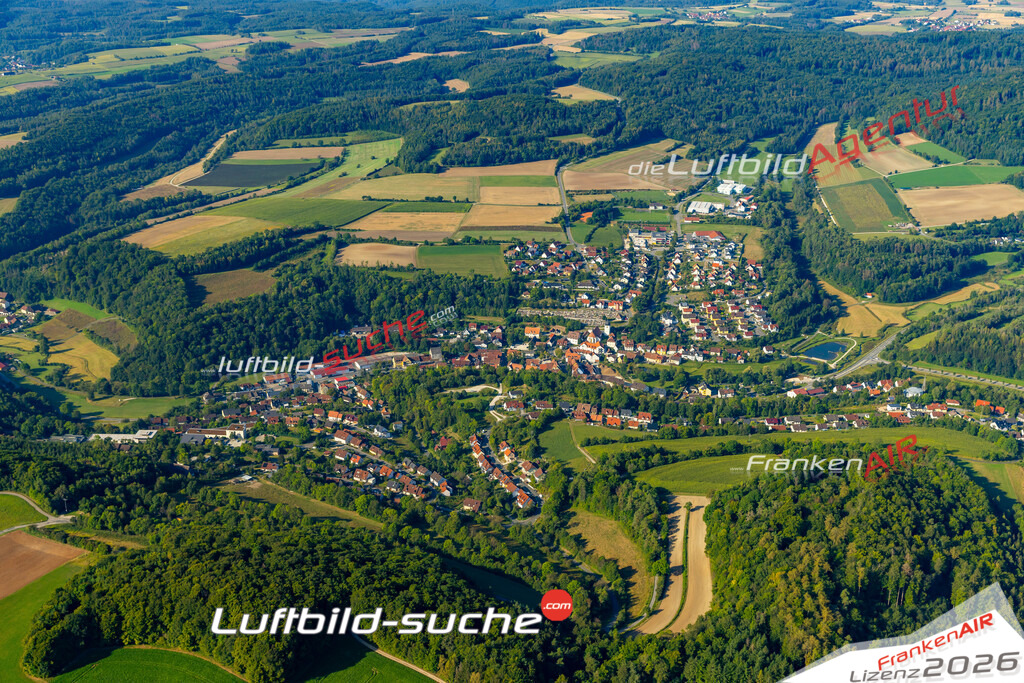 Das Luftbild zeigt :  Heiligenstadt in Oberfranken - Die Luftaufnahme wurde 2024 vom UL-Flugzeug aus erstellt ( keine Drohne ) - Hochauflösende Luftaufnahme - Für grossformatige Ausdrucke geeignet. Die Geschenkidee !Mit Lizenz und Bildrechte bestellbar