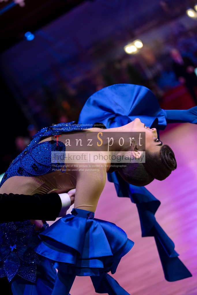 20241215_WDSF_Int_Open_Std-Riga-8713 | Tanzsportbilder, Standardtanz, Lateintanz, WDSF, DTV, LTVB, dancecomp, goc, hessen tanzt, blaues band der spree, walzer, tango, wiener walzer, slowfox, quickstepp, samba, rumba, cha-cha-cha, paso doble. jive, hd-kroft photography, turniertanzsport