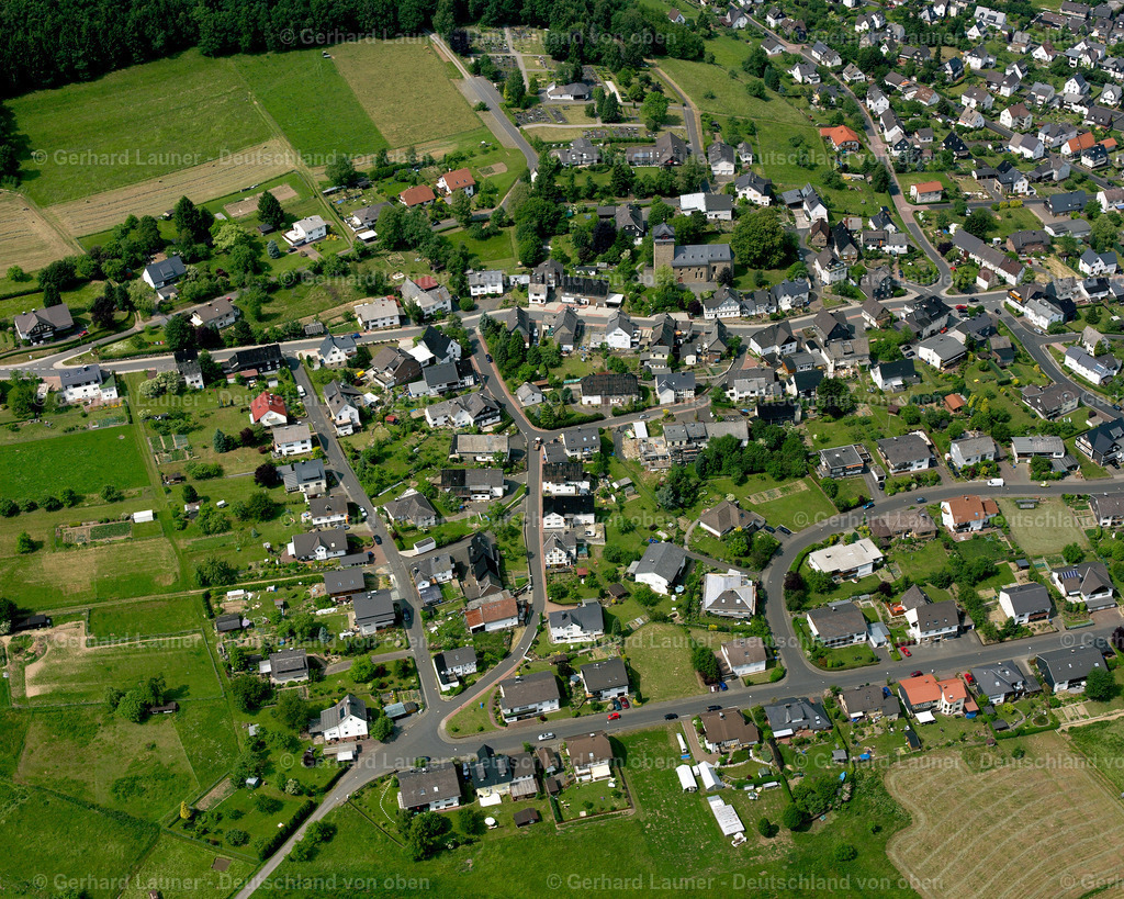 2611012 | EWERSBACH 09.06.2006 Wohngebiet einer Einfamilienhaus- Siedlung  in Ewersbach im Bundesland Hessen, Deutschland // Single-family residential area of settlement  in Ewersbach in the state Hesse, Germany Foto: Gerhard Launer