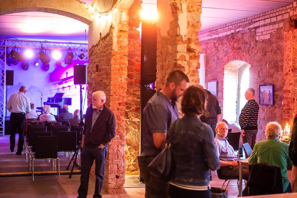 Uschi Brüning | Uschi Brüning im Forte Belvedere Leisnig zum Festival Hallo Leisnig 2022. - Realisiert mit Pictrs.com