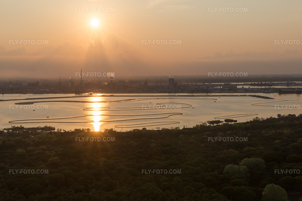 Aerial view: View of the town in Colonia Marina in the state Emilia Romagna, Italy.Photo: IMG_098503.jpg taken on 04/05/2017 by Werner Riehm/FLY-FOTO.comResolution of the original: 5472 x 3648 px