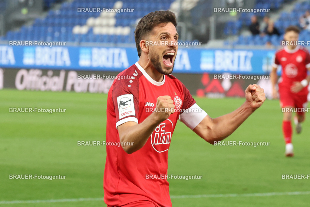 SV Wehen Wiesbaden - Rot-Weiss Essen | Wiesbaden, Deutschland, 22.08.2025Ahmet Arslan  (Rot-Weiss Essen) Torjubelwährend des drittliga Spiels zwischen SV Wehen Wiesbaden und Rot-Weiss Essen am 22.08.2025 in der BRITA-Arena in Wiesbaden. (Foto von Timo Bluhmki-Schmidt/Brauer Fotoagentur