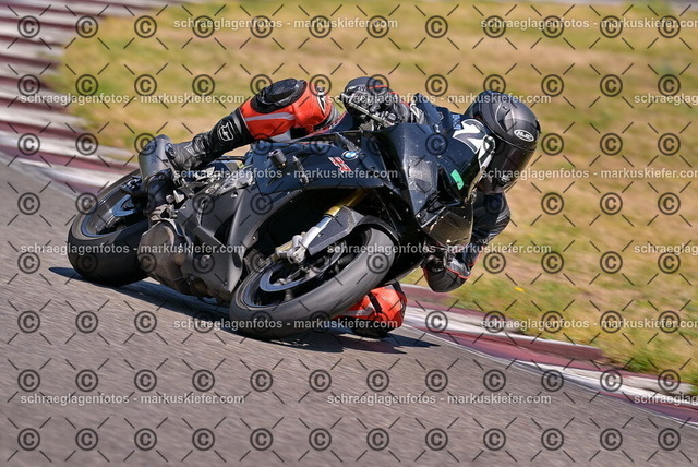 26bt05-1295 | markuskiefer.com - Realisiert mit Pictrs.com