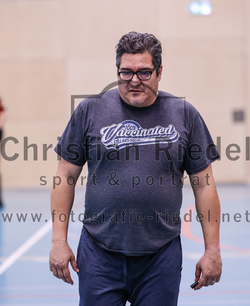 2022-04-03_061_TSV_Vaterstetten_gegen_SV_Weissblau-Allianz_Muenchen | Vaterstetten, Deutschland, 03.04.2022:
Basketball, Bezirksoberliga Herren 2021 / 2022, 14. Spieltag, TSV Vaterstetten gegen SV Weißblau-Allianz München, Endergebnis: 86:54

Trainer Daniel Paz (TSV Vaterstetten)

Foto: Christian Riedel / fotografie-riedel.net