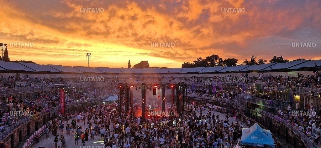Frejus Colloseum fete de la music | untamo - Realisiert mit Pictrs.com