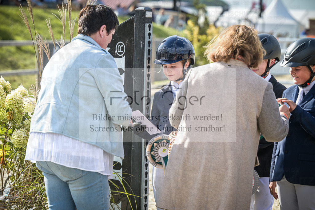 DOS_0037 | Entdecke hochwertige Reitturnierfotos von Foto Oger. Professionell, emotional und authentisch – jetzt Lieblingsmomente im Shop bestellen.Deutschlandweite Turnierfotografie. - Realisiert mit Pictrs.com