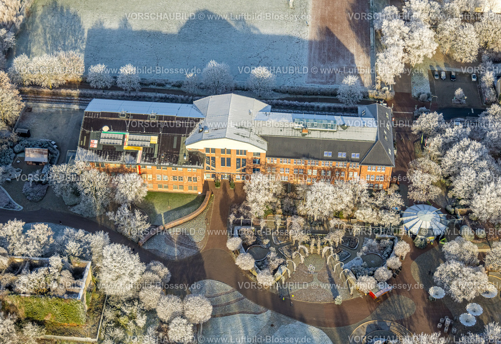 Hamm221202592 | Luftbild, Winterlicher Maximilianpark Freizeitpark mit Haupteingang, Uentrop, Hamm, Ruhrgebiet, Nordrhein-Westfalen, Deutschland