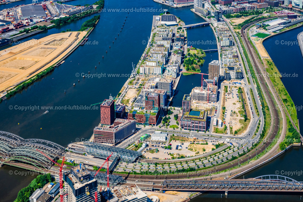 Hamburg_Baakenhafen_Hafencity_ELS_0925200625 | HAMBURG 16.06.2025 Baustellen für Wohn- und Geschäftshäuser im Baakenhafen entlang der der Baakenallee in der HafenCity in Hamburg, Deutschland. Weiterführende Informationen bei: AUG. PRIEN Bauunternehmung (GmbH & Co. KG),  BVE Bauverein der Elbgemeinden eG,  Baugenossenschaft Hamburger Wohnen eG,  Johann Daniel Lawaetz-Stiftung,  Richard Ditting GmbH & Co. KG,  bof architekten,  florian krieger - architektur und städtebau gmbh. // Construction sites for residential and commercial buildings in the Baakenhafen along the Baakenallee in HafenCity in Hamburg, Germany. Further information at: AUG. PRIEN Bauunternehmung (GmbH & Co. KG),  BVE Bauverein der Elbgemeinden eG,  Baugenossenschaft Hamburger Wohnen eG,  Johann Daniel Lawaetz-Stiftung,  Richard Ditting GmbH & Co. KG,  bof architekten,  florian krieger - architektur und staedtebau gmbh. Foto: Martin Elsen