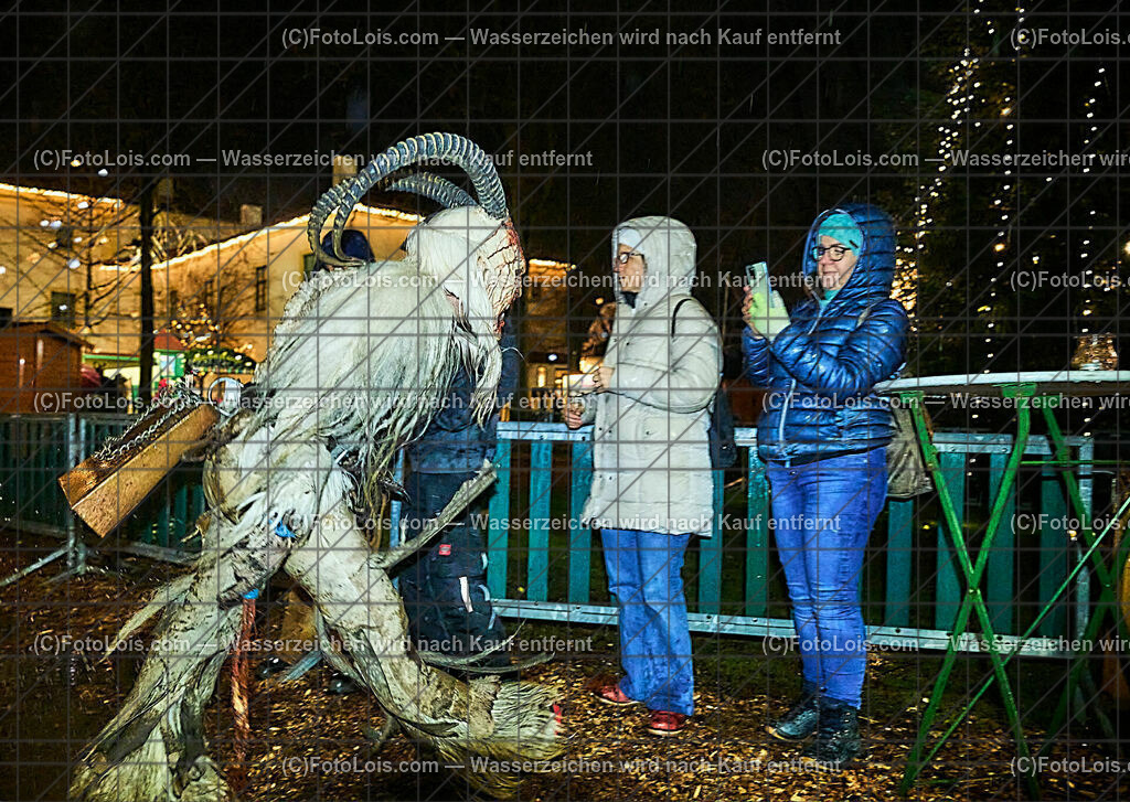 ALP7347_Wieselburger Advent_Zwieslteifln | (C)FotoLois.com, Alois Spandl. 25igster WIESELBURGER ADVENT, Perchtenlauf der 'Zwieslteifln', Fr 22. Dez. 2023.