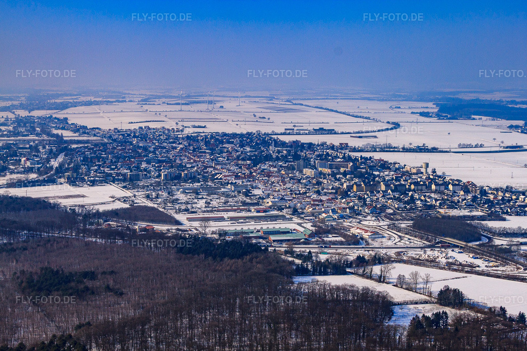 Luftbild: Stadtansicht von Südosten im Winter bei Schnee in Kandel im Bundesland Rheinland-Pfalz in Deutschland. Foto: IMG_24352.jpg vom 16.02.2010 durch Werner Riehm/FLY-FOTO.de
