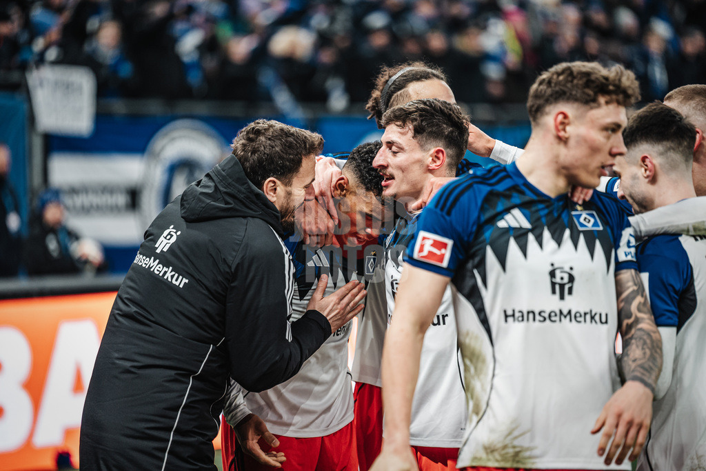 Fußball | Männer | Saison 2025/2026 | 1. Fußball-Bundesliga | 22. Spieltag | Hamburger SV vs. 1. FC Union Berlin | 14.02.2026 | Torjubel Ransford-Yeboah Königsdörffer (#11, HSV) mitte und Giorgi Gocholeishvili (#16, HSV) rechts