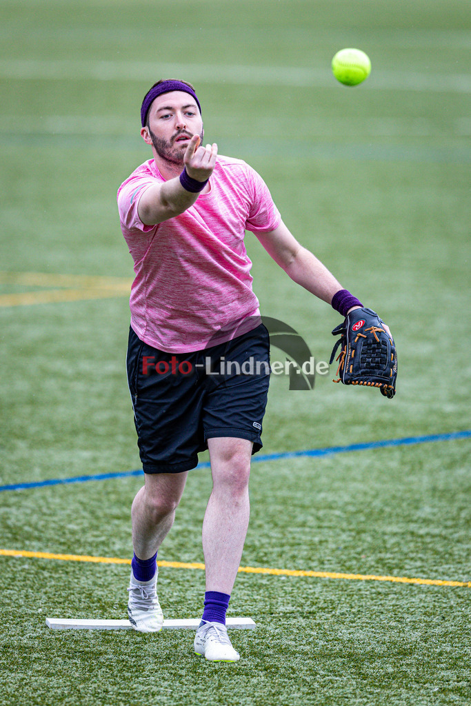 Stadtmeisterschaft Baseball Penzberg | Stadtmeisterschaft Baseball Penzberg, Stadtmeisterschaft Baseball Penzberg, 20240615,Marius Becker als Pitcher in Aktion,2024-06-15 in Penzberg (Nonnenwaldstadion)Marius BeckerCopyright: WolfgangxLindner www.foto-lindner.de