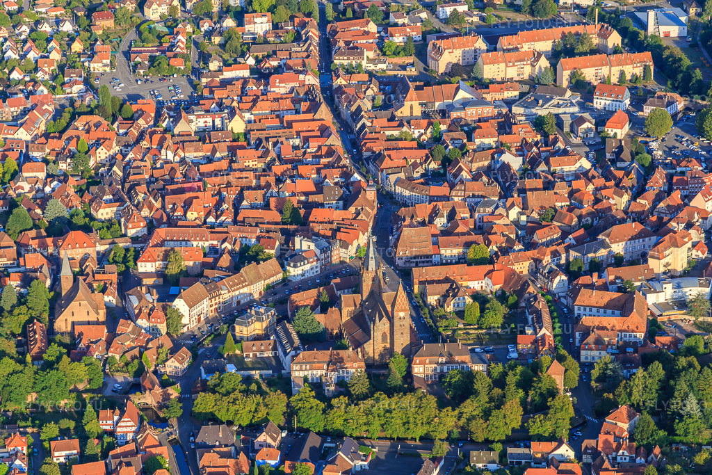 Vue aérienne: Vue d'ensemble de la ville depuis l'ouest à Wissembourg dans le département Bas Rhin, France – .Photo: IMG_117426.jpg prise le 06/09/2019 par Werner Riehm/FLY-FOTO.eu – Résolution de l'original: 5259 x 3506 px