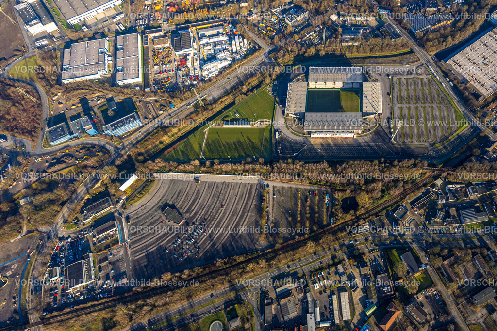 Essen241201640RWE-StadionAnDerHafenstrasse | Luftbild, Fußballstadion an der Hafenstraße des Clubs Rot-Weiss Essen,3. Bundesliga , Essen-Borbeck, Tribünen, ,Essen, Ruhrgebiet, Nordrhein-Westfalen, Deutschland
