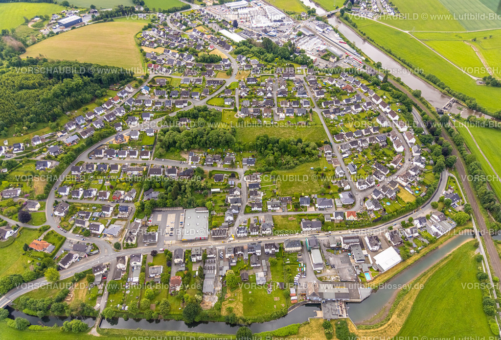 Meschede220600837 | Luftbild, Wohnsiedlung zwischen Bahnhofstraße und Berliner Straße, Freienohl, Meschede, Sauerland, Nordrhein-Westfalen, Deutschland