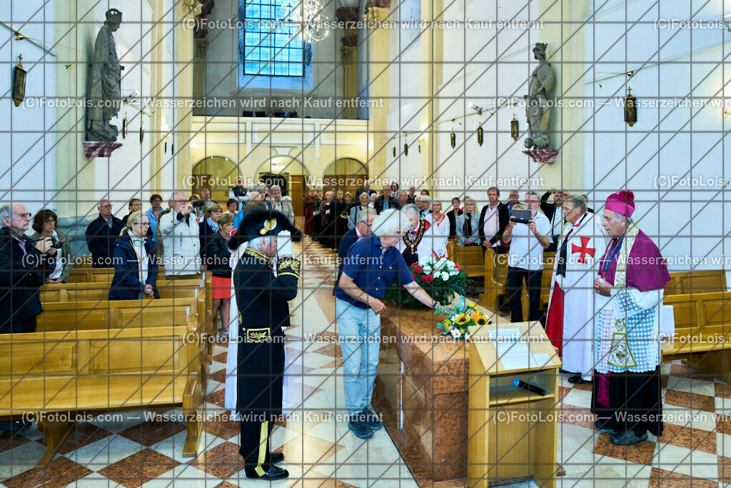 ALP3725_Jeanne de Ferrette_Kranzniederlegung_Johanna von Pfirt_Templer Orden | (C)FotoLois.com, Alois Spandl, 700stes Hochzeitsjubiläum - Albrecht II. mit Johanna von Pfirt in Thann (FR) im März 2024. Empfang des Organistionskommitees aus der Region Ferrette (Pfirt)/Thann aus dem Elsass mit Empfang durch die Stadtgemeinde und Bezirkshauptmannschaft Scheibbs im Schloss Scheibbs und anschließender Kranzniederlegung in der Kartausenkirche über der Krypta des Gründerehepaares durch Mitglieder des Templer Ordens im Beisein von Mitgliedern der Goldhaubengruppen, Fr 22. September 2023.