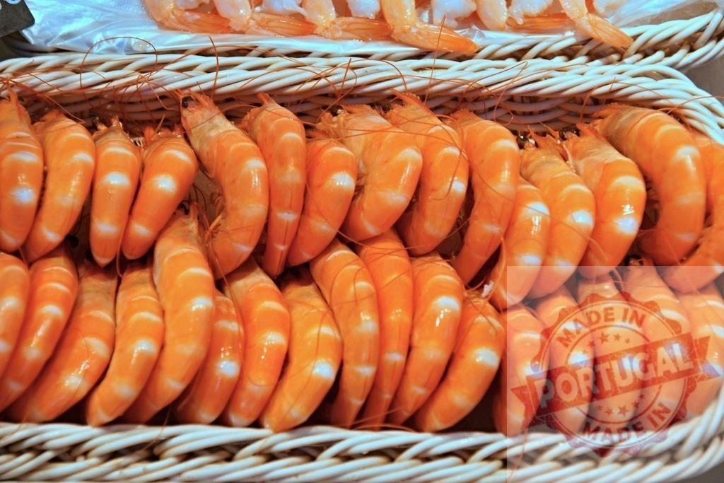 Boiled shrimp creating a texture in a market stall | Boiled orange shrimp arranged in rows in a woven basket, fresh seafood on display - Realized with Pictrs.com