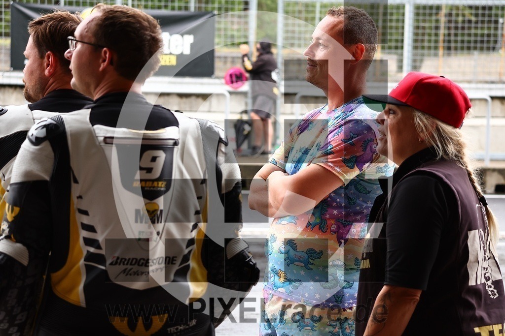 social-20250830_08286 | Schöne Erinnerungen an spannende Momente - das festzuhalten ist unser Job. PIXELrace.de ist seit 2003 auf den Rennstrecken Europas unterwegs um die Action draußen beim Fahren und die wunderbare Stimmung imm Fahrerlager für euch einzufangen.