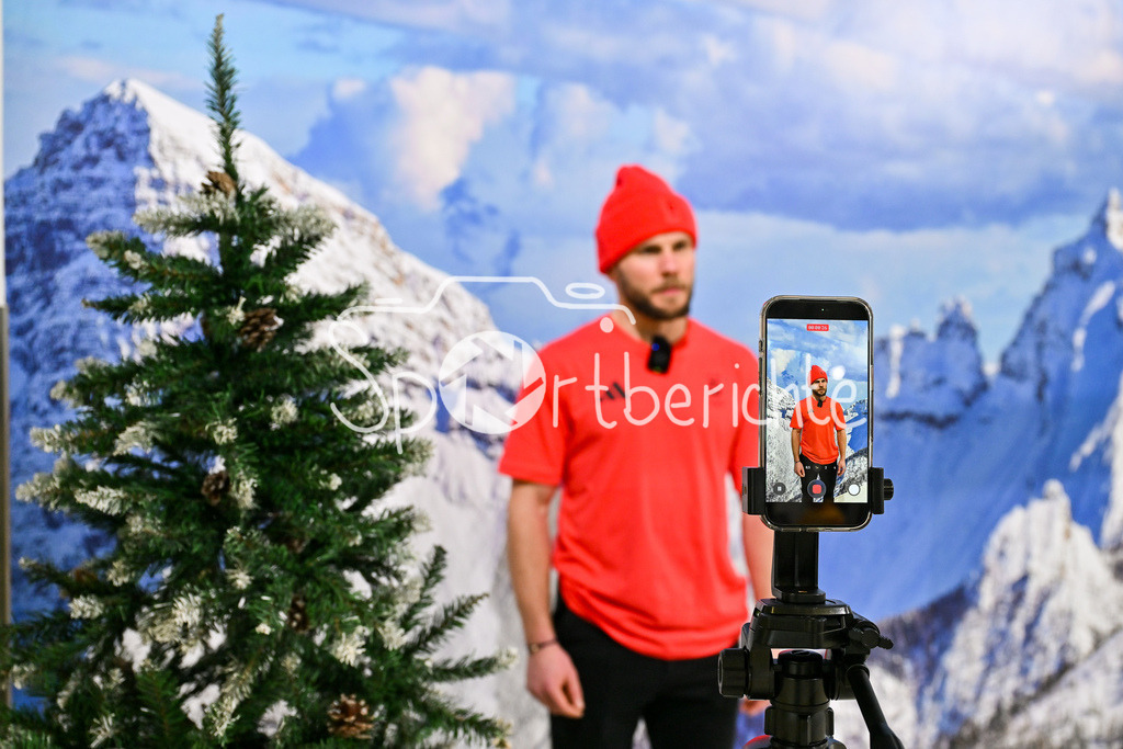 Einkleidung Team D Milano Cortina 2026 | Munich, GERMANY - 12. JANUARY: Parker TUOMIE (Eishockeyspieler der Kölner Haie) bei der Einkleidung des Teams D am 12.01.2026 in der MTC world of fashion in München