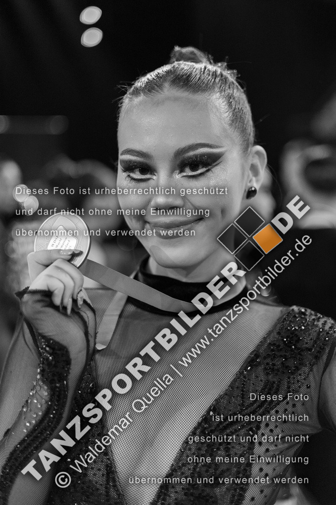 20251206-06441 | Hier finden Sie Tanz Bilder vom Latein und Standard Formationen tanzen. Sportbilder vom Tanzsport. Schöne Fotos und von Weltmeisterschaft, Europameisterschaft, Bundesliga, Regionalliga, Oberliga und Landesliga sowie von GOC Stuttgart, DanceComp, WM Bremen