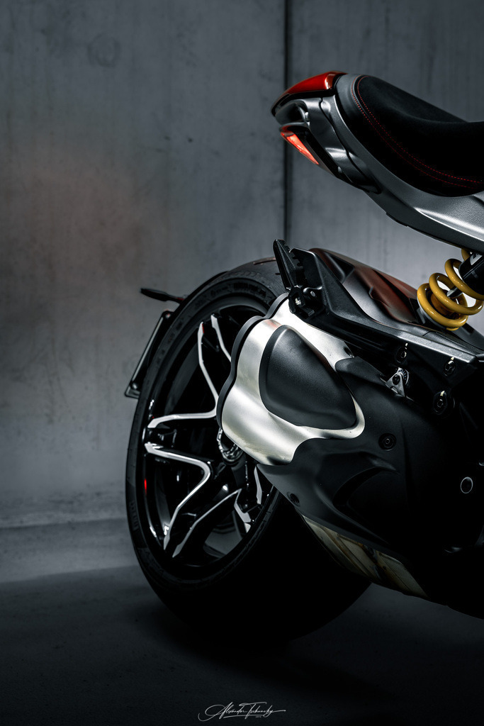 Ducati xDivael V4 | Entdecken Sie die faszinierende Welt von Alexander Tschuncky Arts: Kreative Fotografie, atemberaubende Automobilkunst und hochwertiger Bilderdruck. Lassen Sie sich inspirieren! - Realisiert mit Pictrs.com