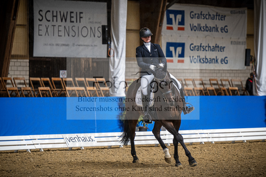 DOS_1398 | Entdecke hochwertige Reitturnierfotos von Foto Oger. Professionell, emotional und authentisch – jetzt Lieblingsmomente im Shop bestellen.Deutschlandweite Turnierfotografie. - Realisiert mit Pictrs.com