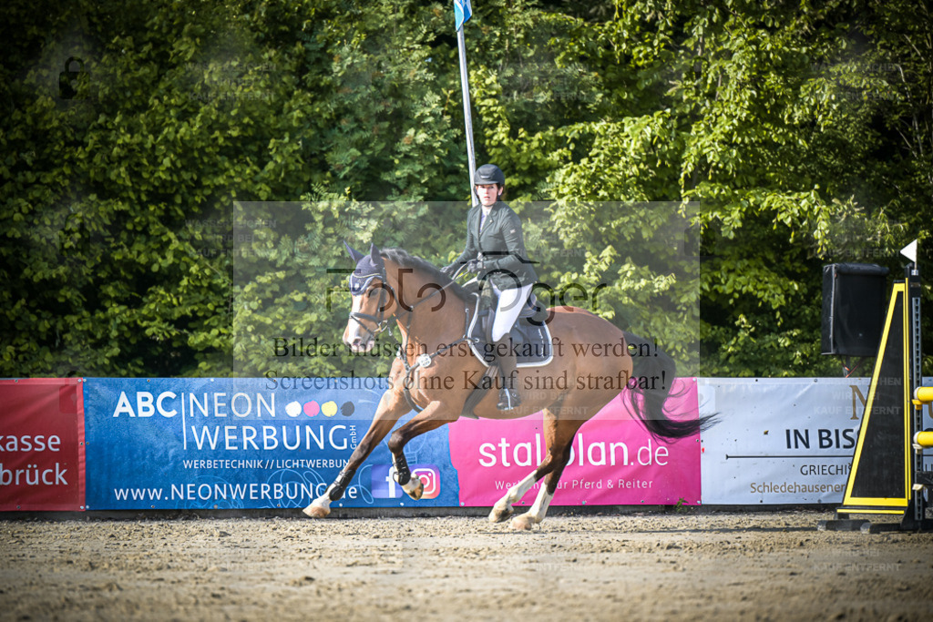 DOS_2523 | Entdecke hochwertige Reitturnierfotos von Foto Oger. Professionell, emotional und authentisch – jetzt Lieblingsmomente im Shop bestellen. - Realisiert mit Pictrs.com