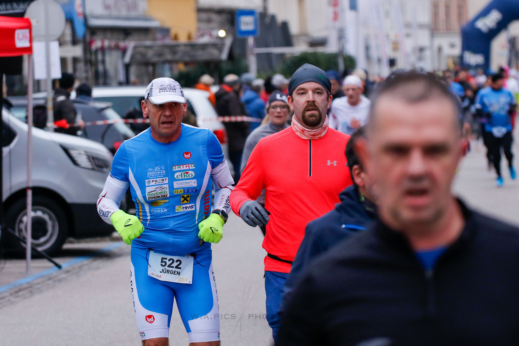 AW_20231231awmac8455 | WELS, 31.12.2023, Sparkasse Silvesterlauf Wels 2023 , Image shows: Photo: WAPICS / Andreas Willdoner