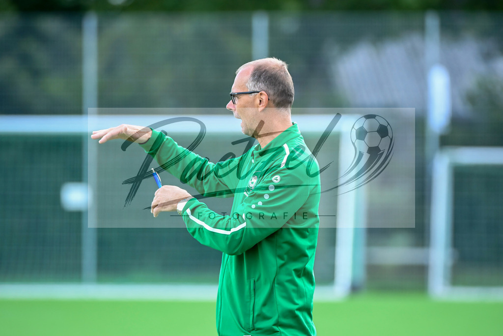 IBBGRE20200829_0113 | Fussball, C-Juniorinnen:   beim Testspiel zwischen DJK Arminia Ibbenbueren und TSG 07 Burg Gretesch im Sportzentrum Schierloh am 29.08.2020 in Ibbenbueren, Deutschland. - Realisiert mit Pictrs.com