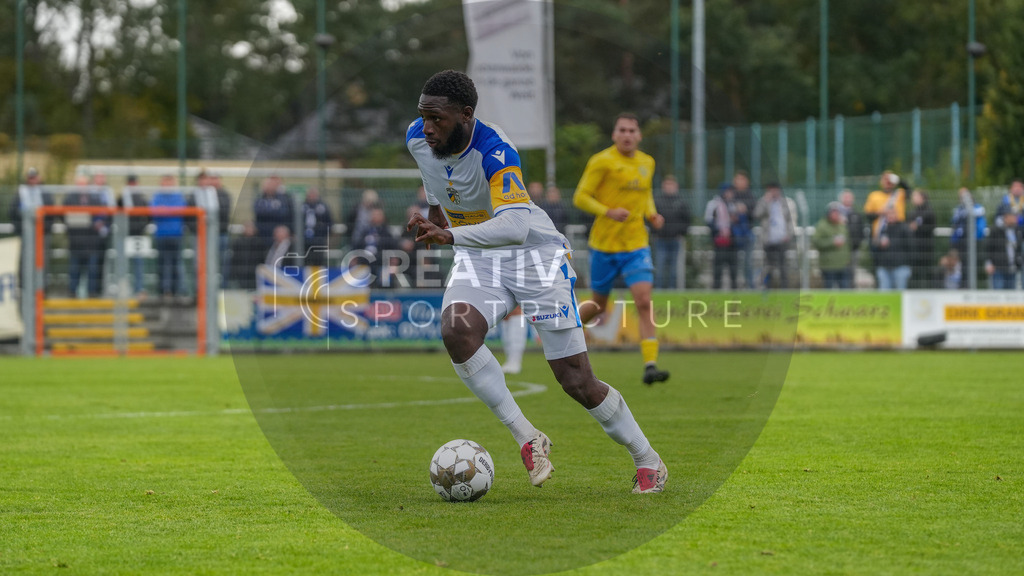 Fußball, Herren, Saison 2025/2026, Regionalliga Nordost, 11. Spieltag, FSV 63 Luckenwalde vs. FC Carl-Zeiss Jena, Samstag 05.10.2025, Werner-Seelenbinder-Stadion Luckenwalde, | Fußball, Herren, Saison 2025/2026, Regionalliga Nordost, 11. Spieltag, FSV 63 Luckenwalde vs. FC Carl-Zeiss Jena, Samstag 05.10.2025, Werner-Seelenbinder-Stadion Luckenwalde, Im Bild: Malik Talabidi (Jena) - Realisiert mit Pictrs.com