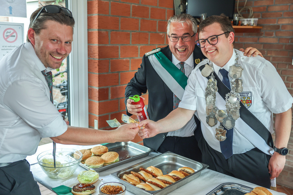 top-top.de 240629-069 | Foto, Video, Fotografie, Videografie, Fotobox, DJ, Discjockey, Musik, Musikbox, Veranstaltung, Photobooth, Amazon, Ebay, Buchtipp, Bestseller, Autor, Verlag, Buch, Wesel, Hamminkeln, NRW, Dinslaken, Rees, Drohne, Hochzeit, Party, Fotobox, Wesel, Fotograf