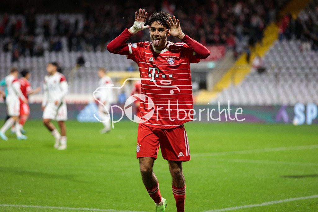 FC Bayern Amateure - 1. FC Nuernberg II | Lucas Copado Schrobenhauser (FCB #9) jubelt nach seinem Treffer zum 1-1