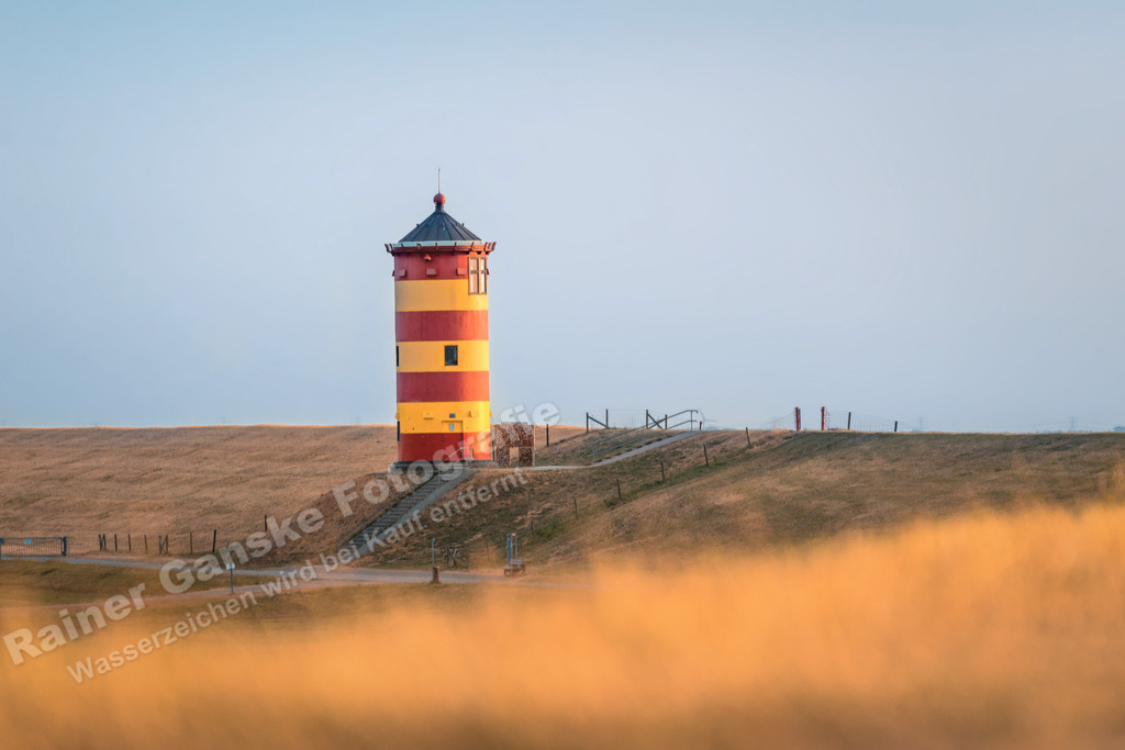 007 Pilsumer Leuchtturm - 28-07-2018 -R Ganske | Onlineshop mit Bildern von Stränden, Häfen und Meer. Leinwände, Poster, Kalender und andere Materialien erhältlich. Kommerzielle Lizenzen möglich.  - Realisiert mit Pictrs.com
