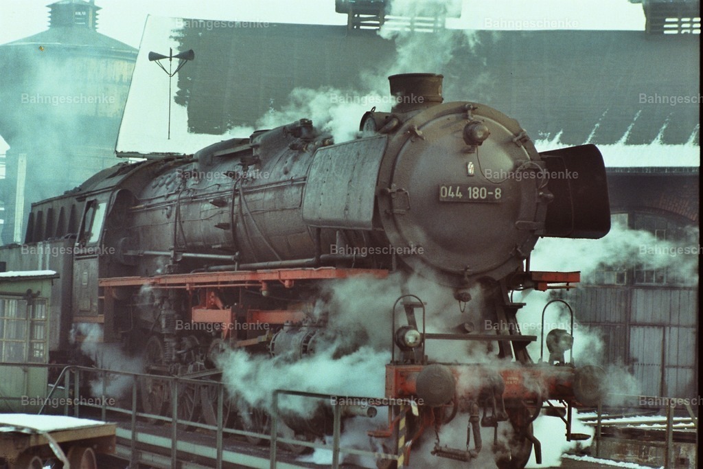008_INDEX | Stöbern Sie durch einzigartige Aufnahmen und finden die perfekte Aufnahme für jeden Eisenbahnentheusiast! Stellen Sie sich aus einer Reihe von Möglichkeiten wie der Druck auf Leinwände, Fotoposter, Kalender oder Magnetfotos Ihr Geschenk zusammen - Realisiert mit Pictrs.com