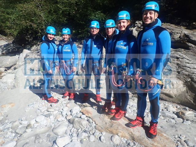 PC020004 | Bestelle die Bilder deines Berg- oder Wasser-Abenteuers mit Mountain Sports bequem von zu Hause aus direkt über unseren Online Fotoshop von pictrs.com. - Realisiert mit Pictrs.com