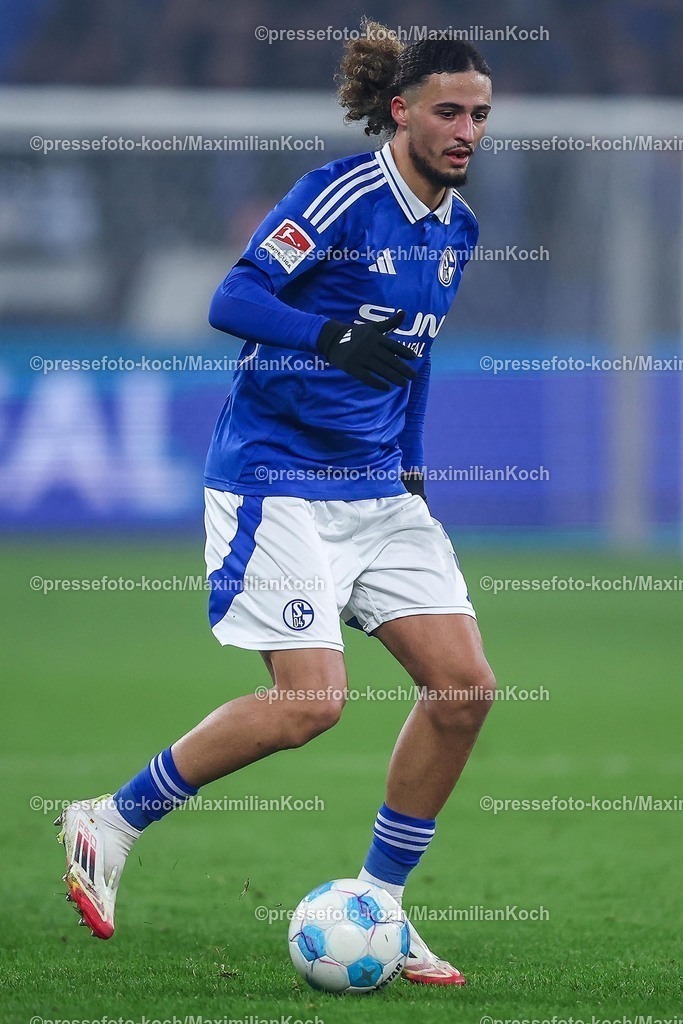 S0401022502125 | 01.02.2025, Fußball, FC Schalke 04 - 1. FC Magdeburg, 2.. Fußball Bundesliga, 20. Spieltag, Veltins-Arena Gelsenkirchen, Saison 2024 2025: Taylan Bulut (S04 #31)DFB regulations prohibit any use of photographs as image sequences and or quasi-video.