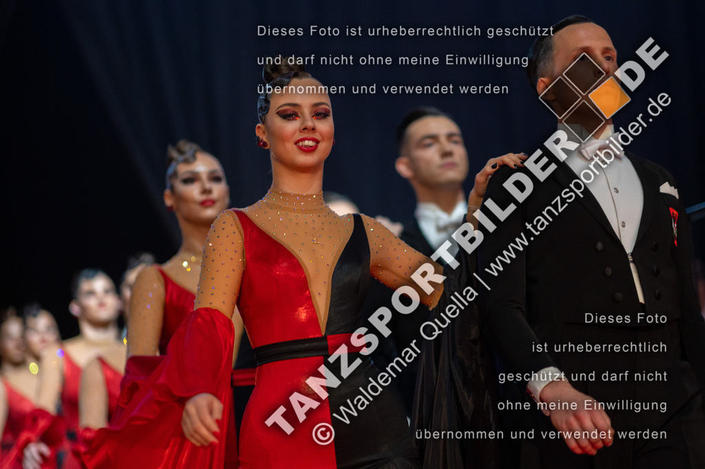 20251206-02903 | Hier finden Sie Tanz Bilder vom Latein und Standard Formationen tanzen. Sportbilder vom Tanzsport. Schöne Fotos und von Weltmeisterschaft, Europameisterschaft, Bundesliga, Regionalliga, Oberliga und Landesliga sowie von GOC Stuttgart, DanceComp, WM Bremen