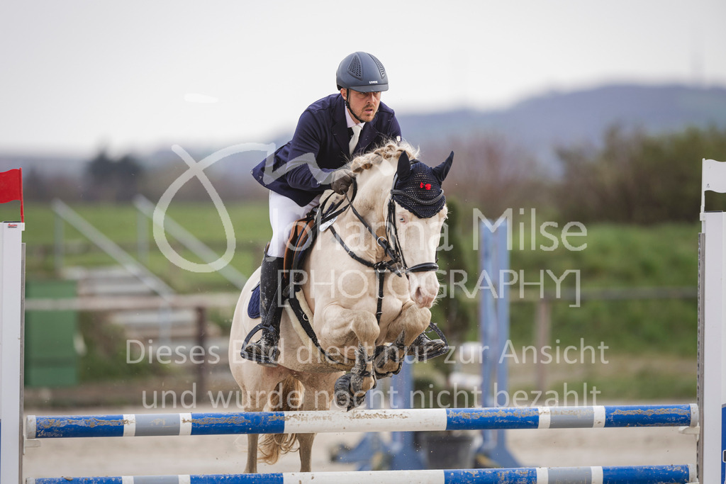 240330_Fruehlingsfest_Amateur-SprPf-A-245 | Deine schönsten Turniermomente als professionelle Fotos! Entdecke hochwertige Pferdesport-Fotografie im Online-Shop. Jetzt Fotos finden & bestellen!