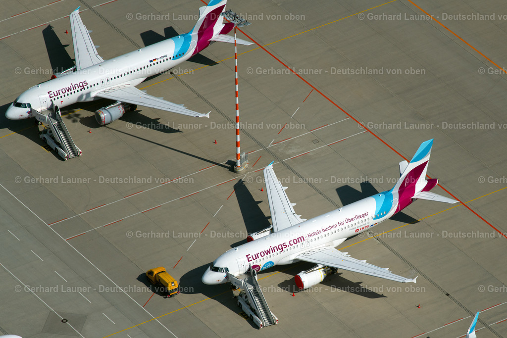 4023370 | STUTTGART 15.04.2020 Krisen- und Pandemie bedingt abgestellte Passagierflugzeuge der Fluggesellschaften Lufthansa und eurowings auf der Parkposition - Abstellfläche auf dem Flughafen in Stuttgart während des Corona Lockdown im Bundesland Baden-Württemberg, Deutschland. Weiterführende Informationen bei: Deutsche Lufthansa Aktiengesellschaft,  Flughafen Stuttgart GmbH,  Lufthansa Technik AG,  eurowings. // Passenger aircraft parked due to the crisis and pandemic on the parking position - parking area at the airport in Stuttgart during the corona lockdown in the state Baden-Wuerttemberg, Germany. Further information at: Deutsche Lufthansa Aktiengesellschaft,  Flughafen Stuttgart GmbH,  Lufthansa Technik AG,  eurowings. Foto: Gerhard Launer