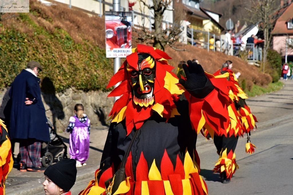 FaMoUmzug-009-RA | Fotoblog Schwarzwald, Foto Blog Wiesental, Pfaffenberg, Winterzauber, Zeller Bergland, Zell im Wiesental, Fotoblog Wiesental, Landschaftsfotos, Bilder Wiesental, Natur, Naturbilder, Fastnacht, Zeller Fastnacht, Zeller Fasnacht, Zeller Bergland, Belchen, - Realisiert mit Pictrs.com