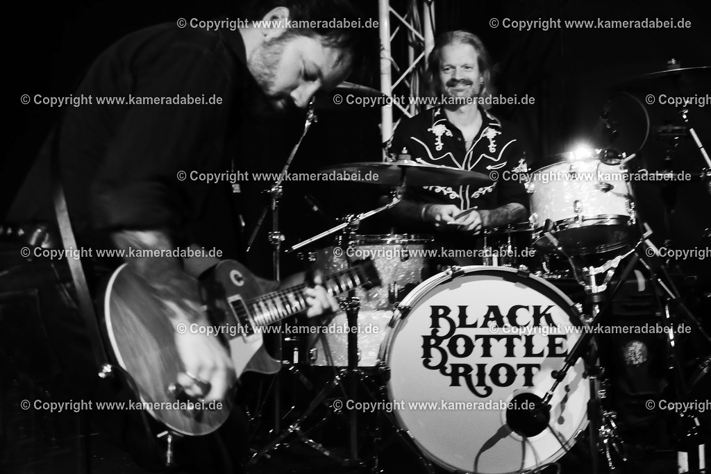 Konzert : Black Bottle Riot am 14.11.2025 im Rare Guitar in Münster | Konzert : Black Bottle Riot am 14.11.2025 im Rare Guitar in Münster - Realisiert mit Pictrs.com