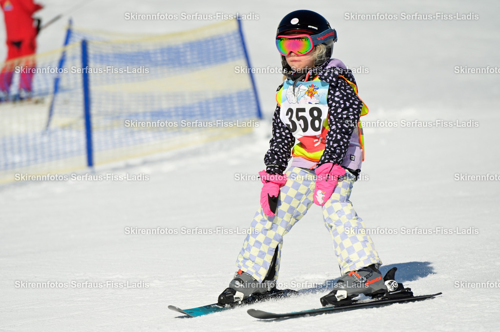 SRF_27.02.2026_160 | Skirennfotos,Serfaus,Fiss,Ladis,Kinderskirennen,Winter,Tirol,Oberland,skirace,SFL,feelfree,weil wir's genießen,ski,Ski,skifahren,Sonnenplateau, - Realisiert mit Pictrs.com