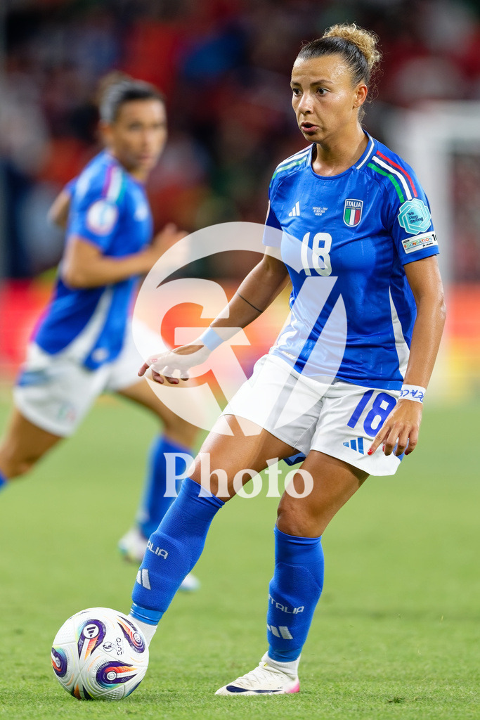 Portugal v Italy - UEFA Women's EURO 2025 Group B | GENEVA, SWITZERLAND - JULY 7:  Arianna Caruso of Italy controls the ball  during the UEFA Women's EURO 2025 Group B match between Portugal and Italy at Stade de Geneve on July 7, 2025 in Geneva, Switzerland. (Photo by Giuseppe Velletri/Sports Press Photo/Getty Images)