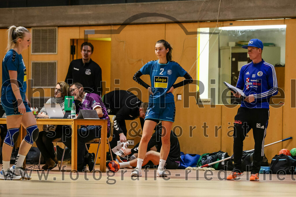 2024-02-24_080_SpVgg_Altenerding_gegen_SSG_Metten_Frauen | Erding, Deutschland, 24.02.2024:
Handball, Bezirksoberliga Frauen Altbayern 2023 / 2024, 15. Spieltag, SpVgg Altenerding gegen SSG Metten, Endergebnis: 32:28

Paula Gäck (SSG Metten, #2), Trainer Manuel Schwab (SSG Metten)

Foto: Christian Riedel / fotografie-riedel.net