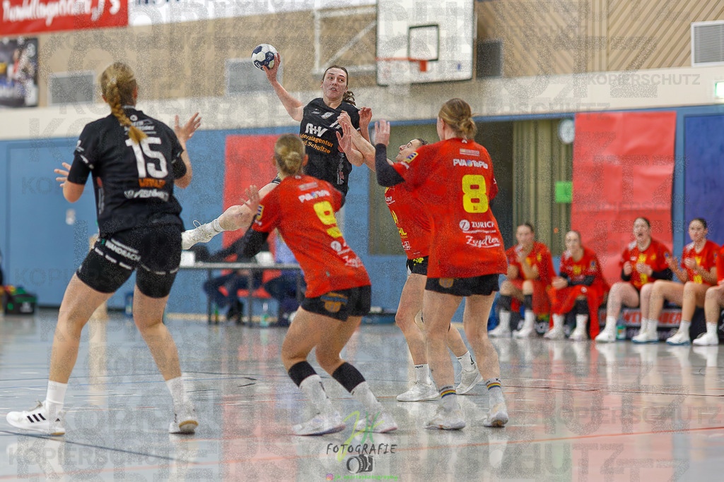 Frauen Regionalliga (HHV); HSG Wettenberg - HSG Twistetal | Frauen Regionalliga (HHV); HSG Wettenberg - HSG Twistetal am 08.11.2025 in Launsbach (Wettenberg) (Halle GS Launsbach (Wettenberg))Photo © 2025 - Jörg Heinrich - Realisiert mit Pictrs.com